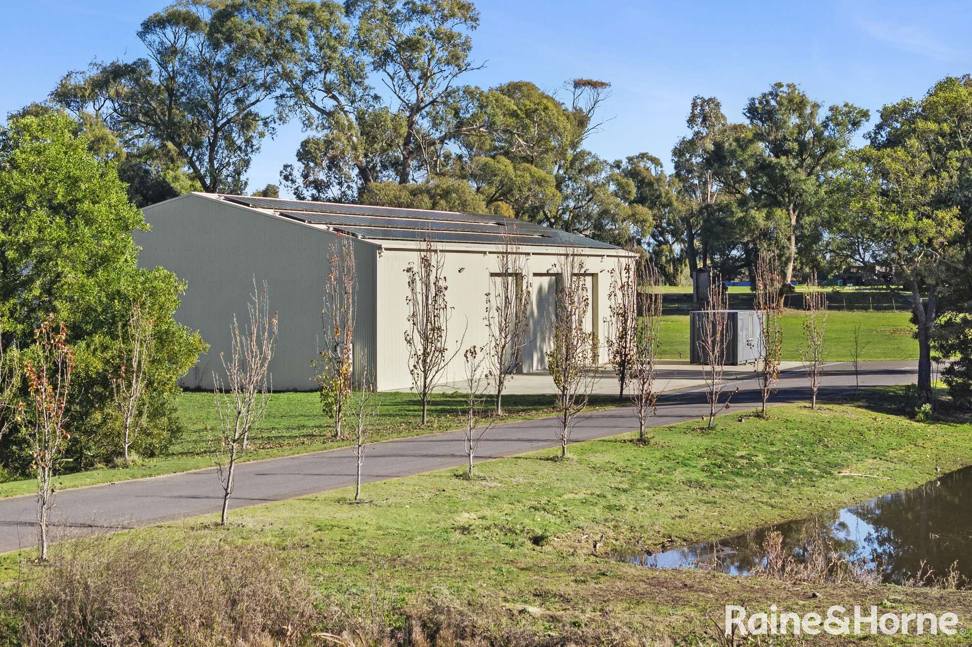 35 Parkes Drive, Kyneton For Sale by Farmbuy.com - image 7