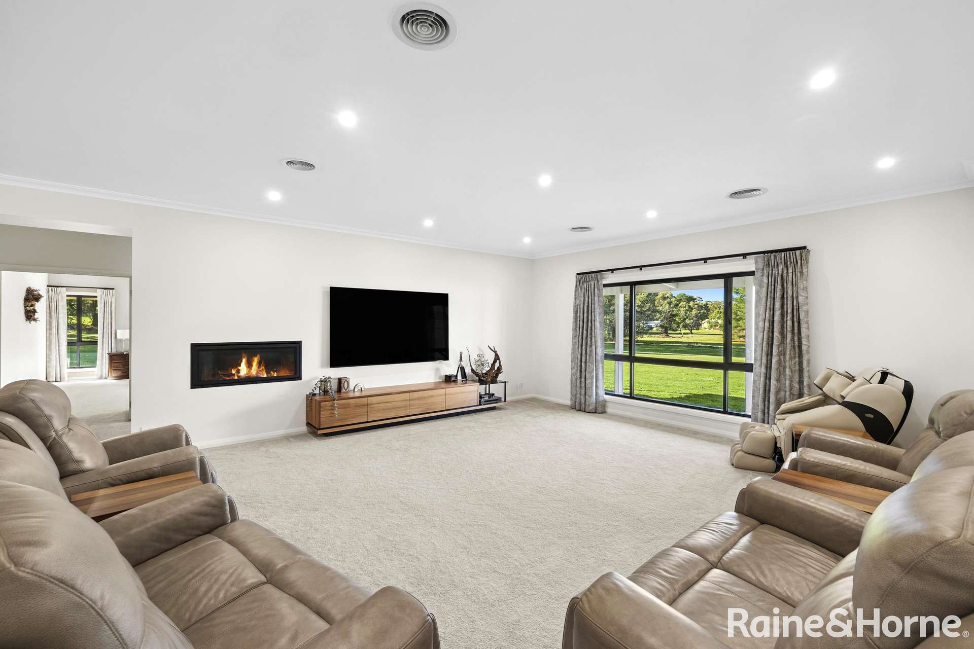 35 Parkes Drive, Kyneton For Sale by Farmbuy.com - image 11
