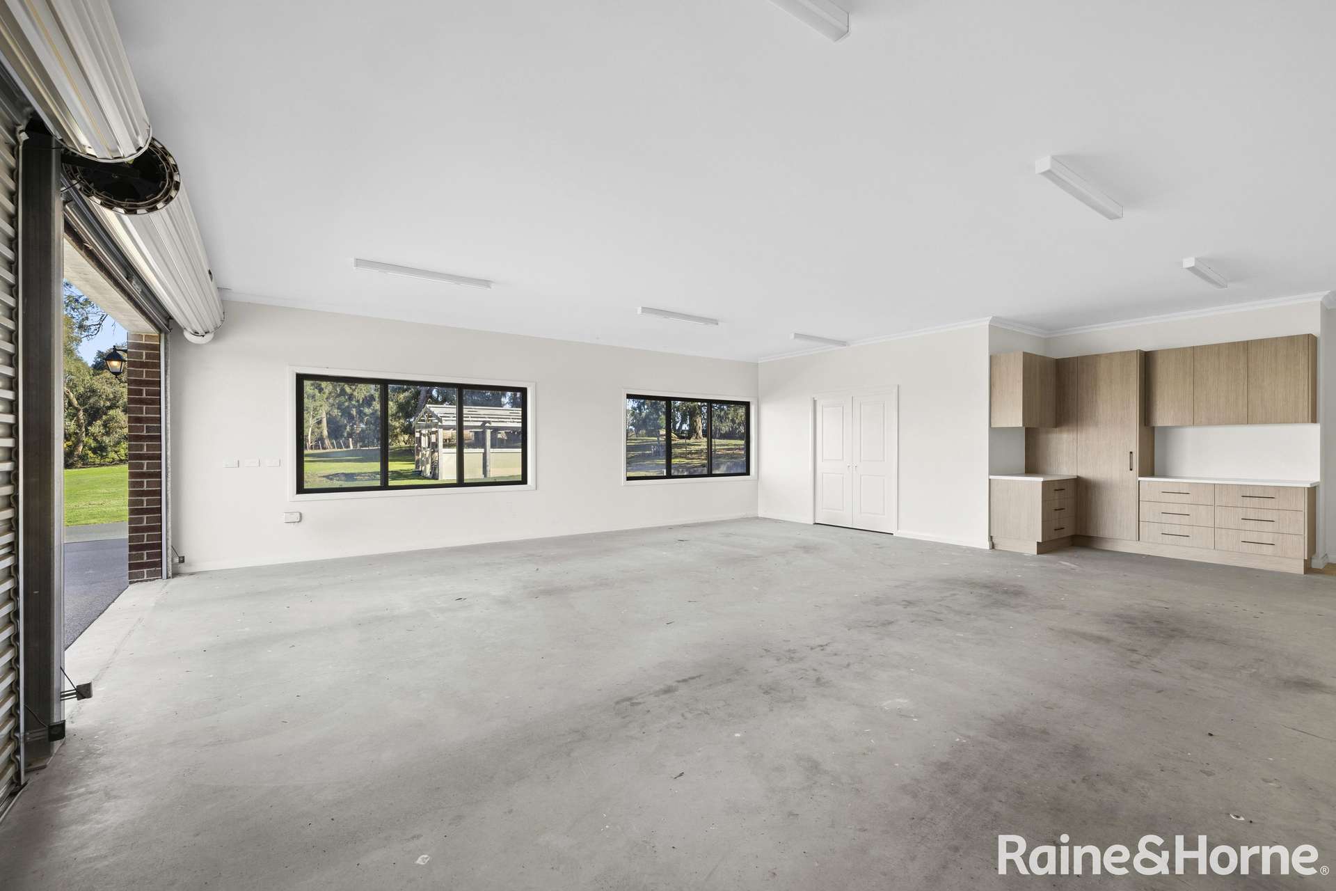35 Parkes Drive, Kyneton For Sale by Farmbuy.com - image 23