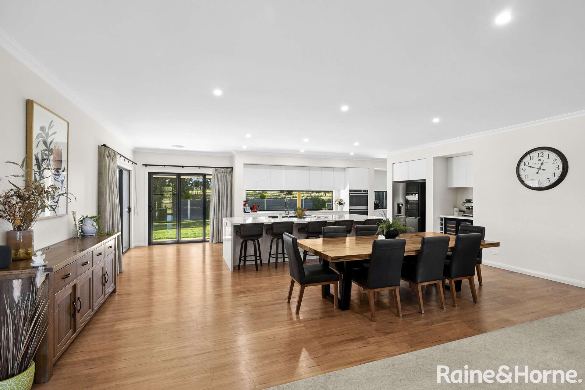 35 Parkes Drive, Kyneton For Sale by Farmbuy.com - image 9