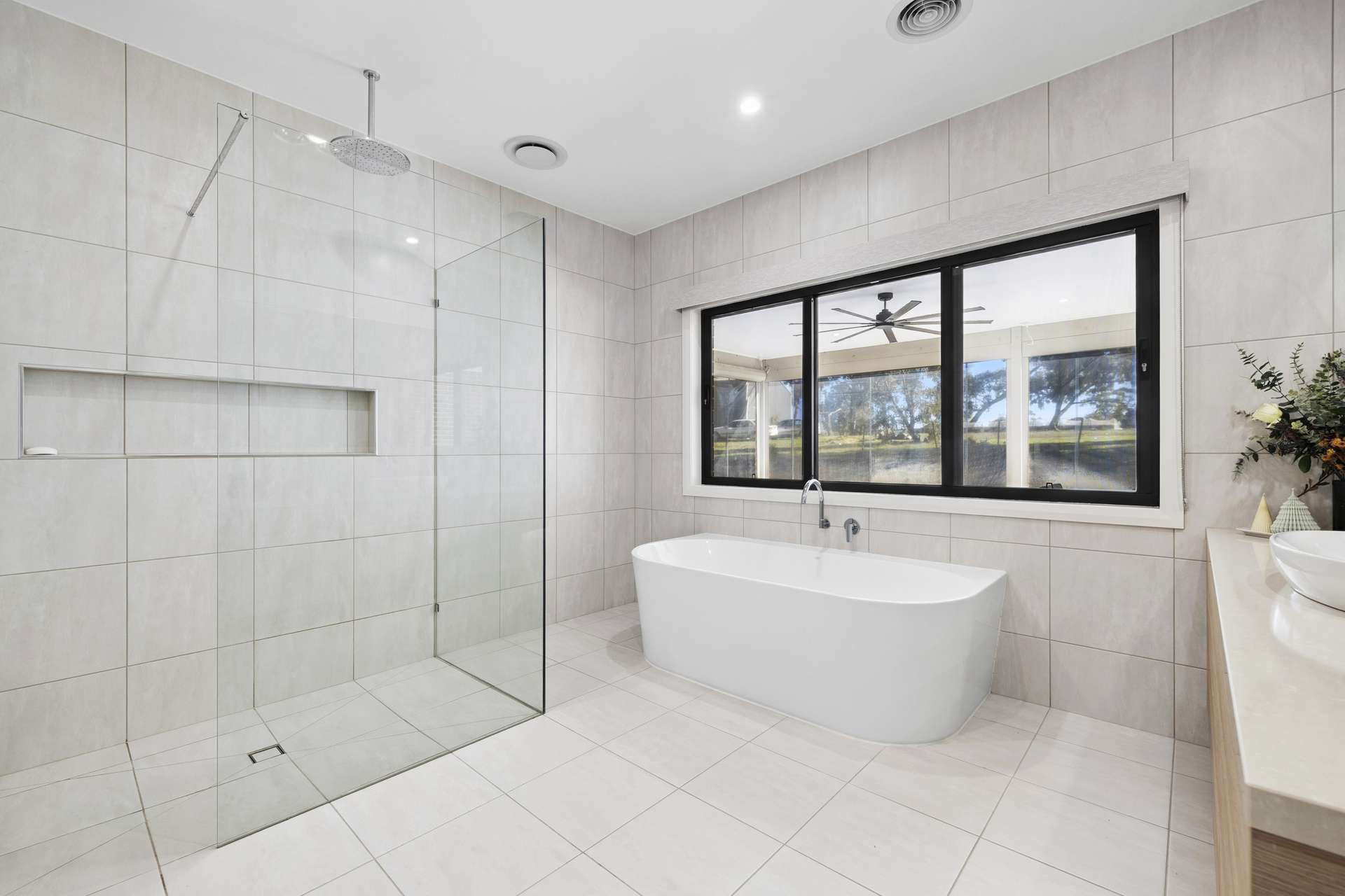 35 Parkes Drive, Kyneton For Sale by Farmbuy.com - image 18