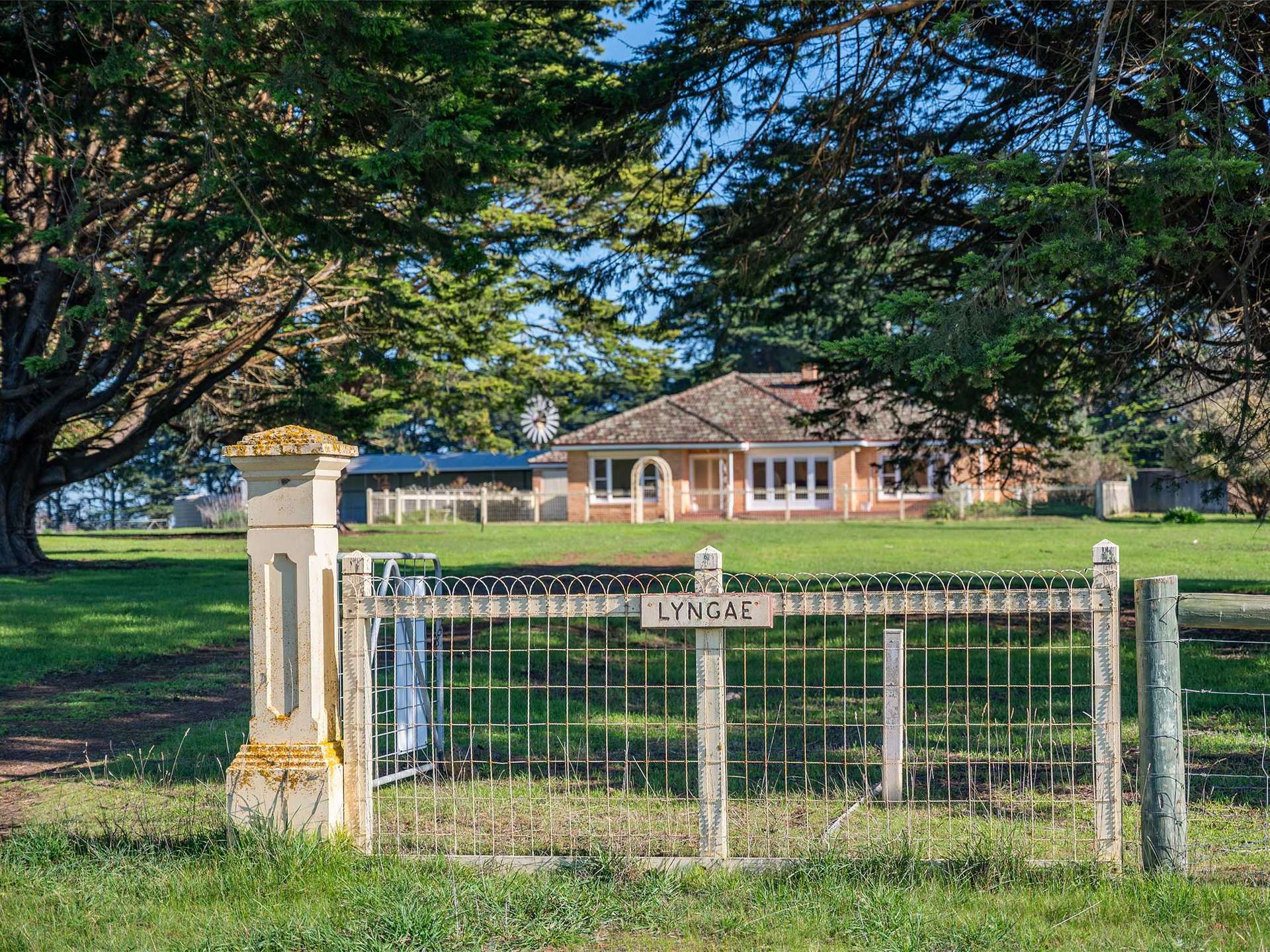 102 Andrews Road, Knebsworth For Sale by Farmbuy.com - image 1