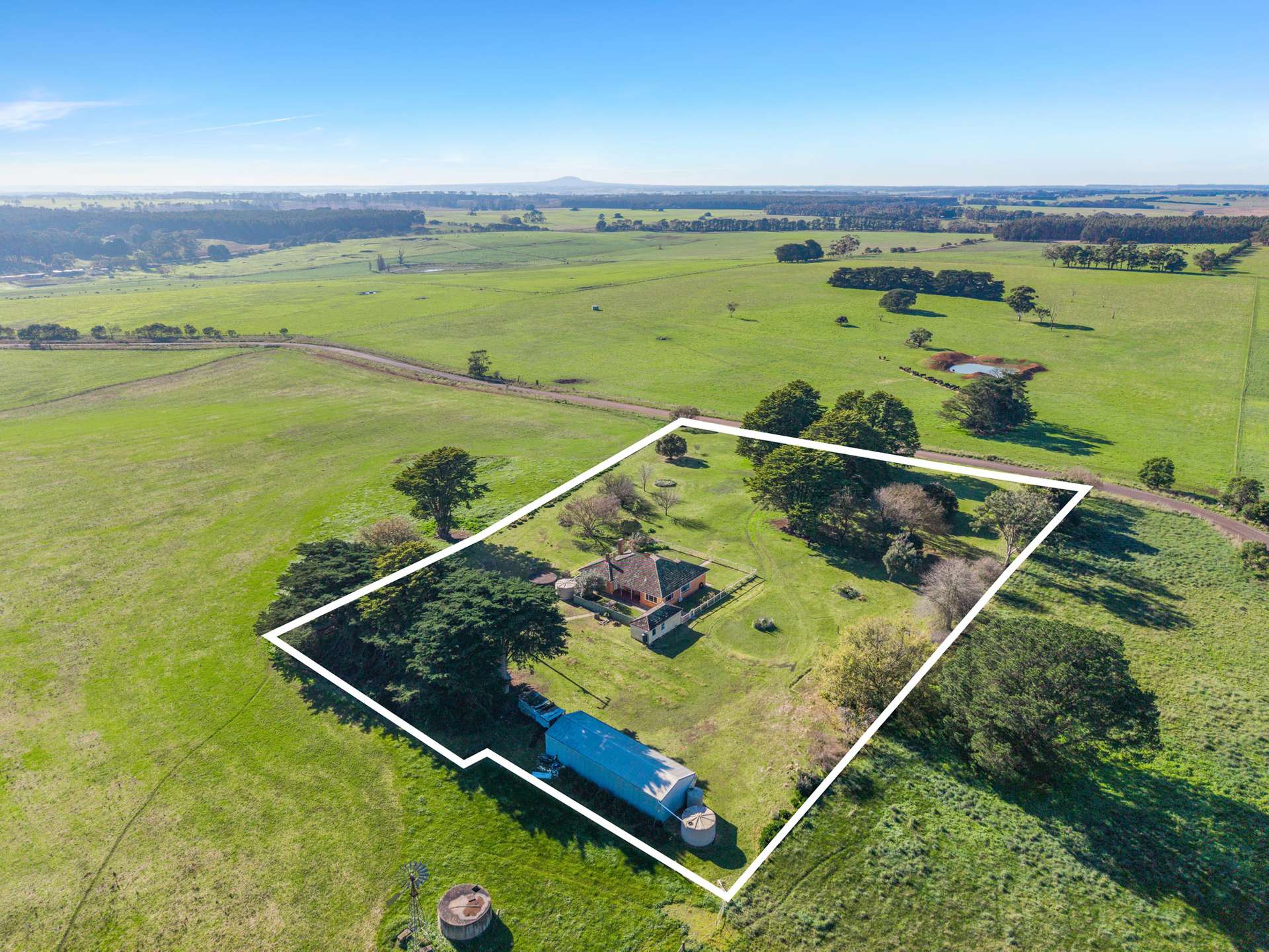 102 Andrews Road, Knebsworth For Sale by Farmbuy.com - image 2