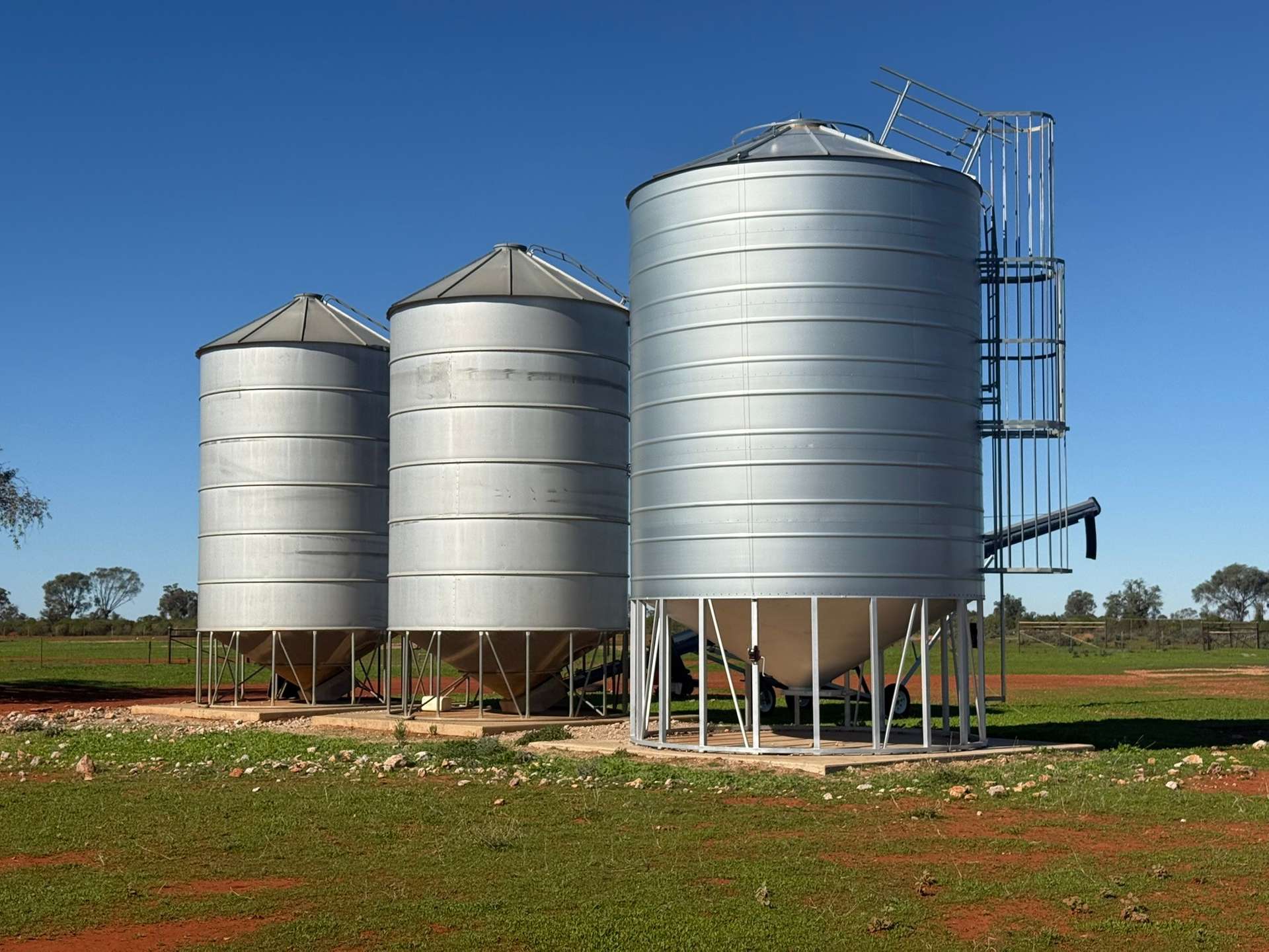 "Belvedere" 2264 Dowling Track, North Bourke For Sale by Farmbuy.com - image 10