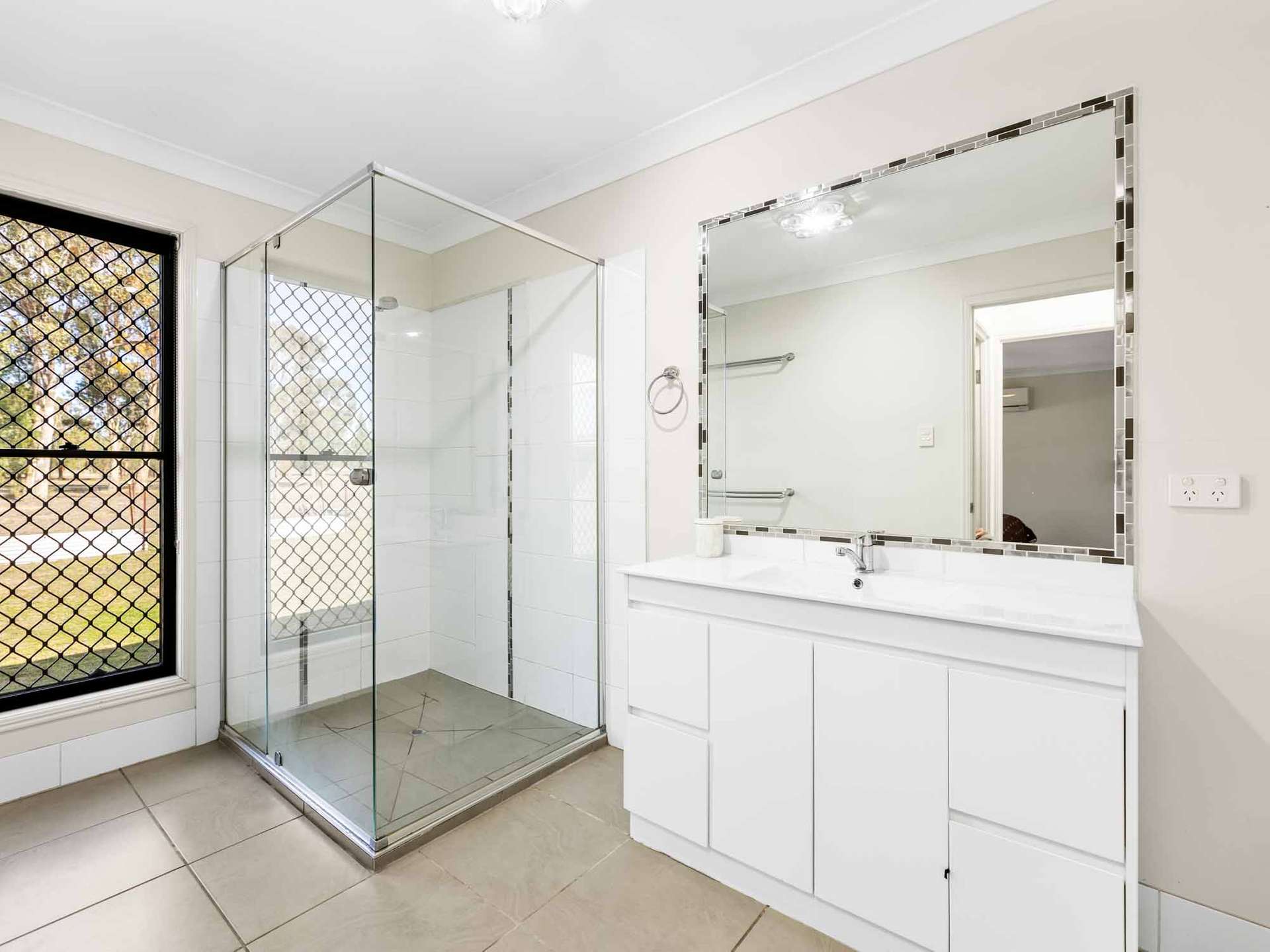 37 Dennison Park Drive, Leyburn For Sale by Farmbuy.com - image 9