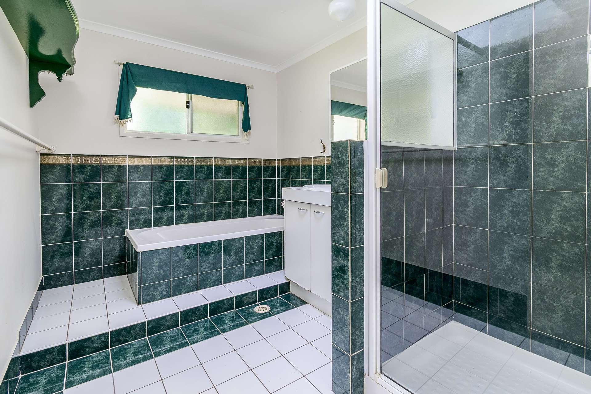 10 Harper Road, Bellmere For Sale by Farmbuy.com - image 15