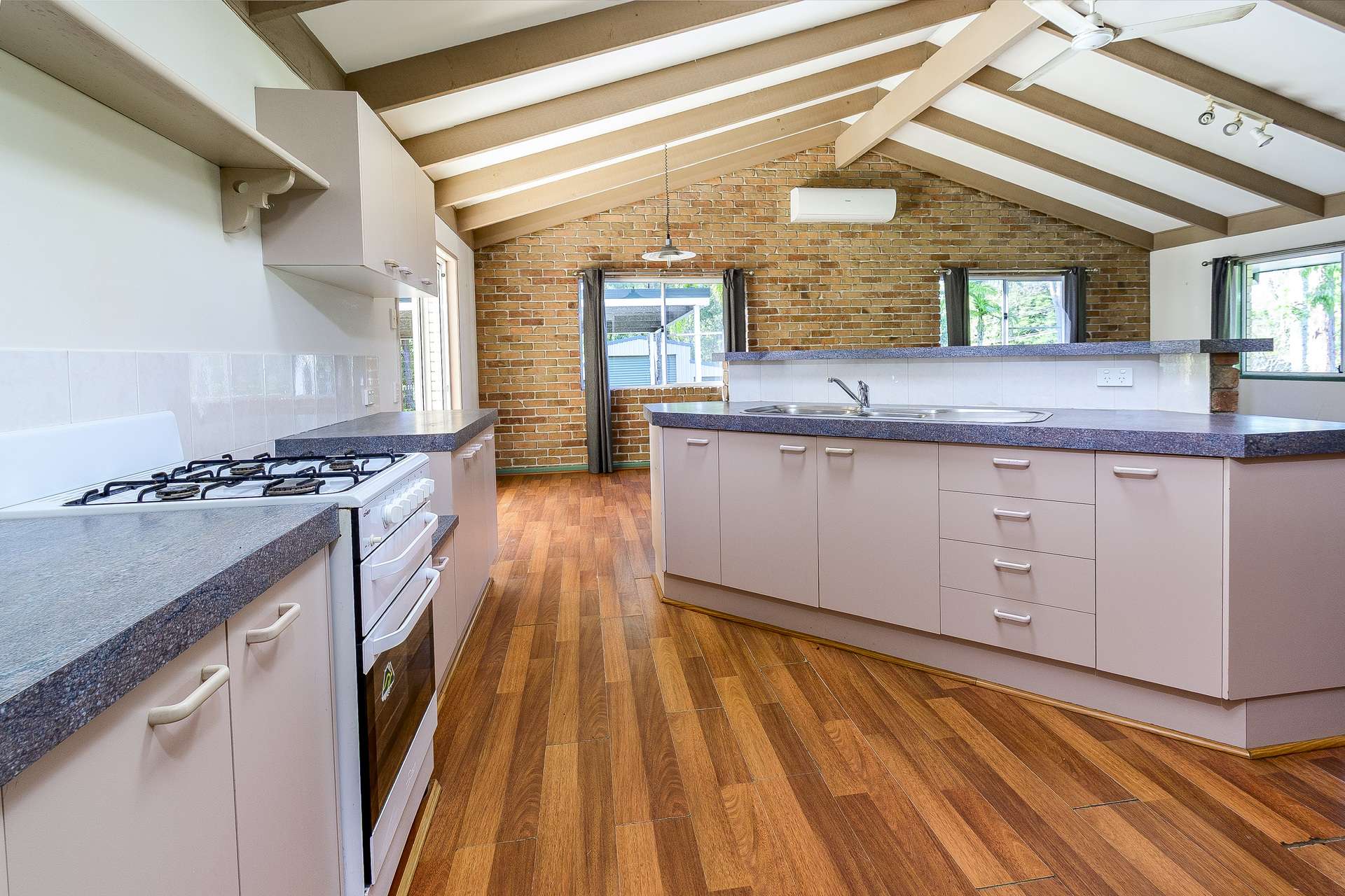 10 Harper Road, Bellmere For Sale by Farmbuy.com - image 8