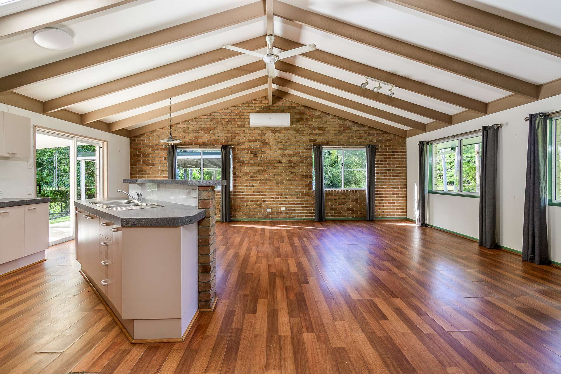 10 Harper Road, Bellmere For Sale by Farmbuy.com - image 6