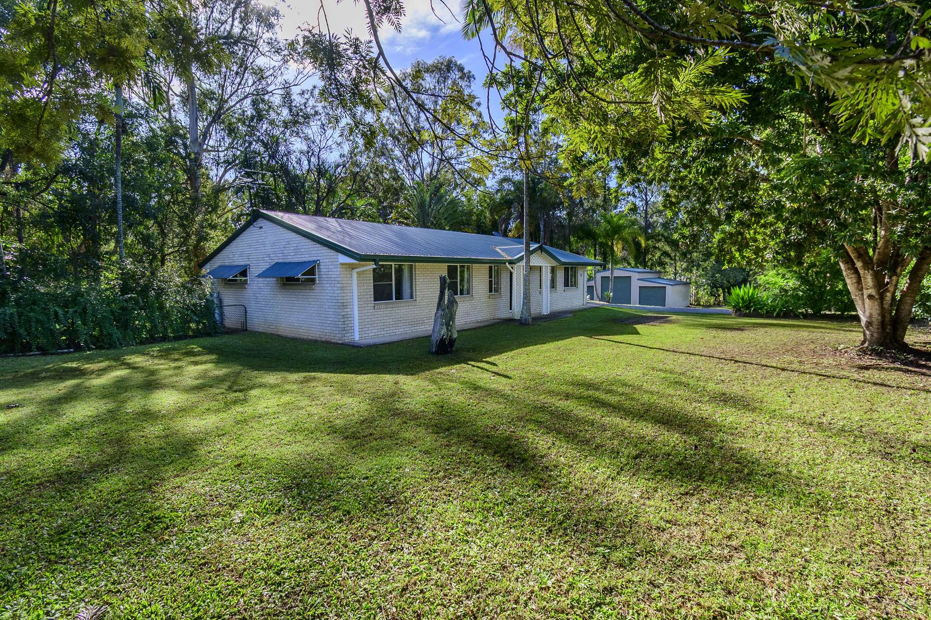 10 Harper Road, Bellmere For Sale by Farmbuy.com - image 4