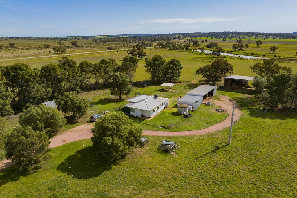 25 Kamarah Road, Narrandera NSW 2700