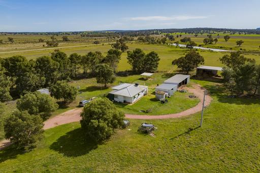 Farm For Sale - NSW - Narrandera - 2700 - 'Hillcrest' - 596.8* Ha on Narrandera's doorstep 