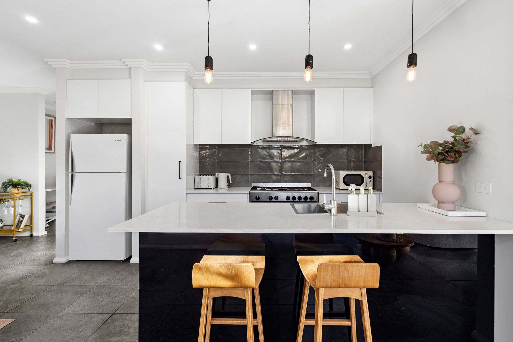 9 Lorne Terrace, Flora Hill For Sale by Farmbuy.com - image 2