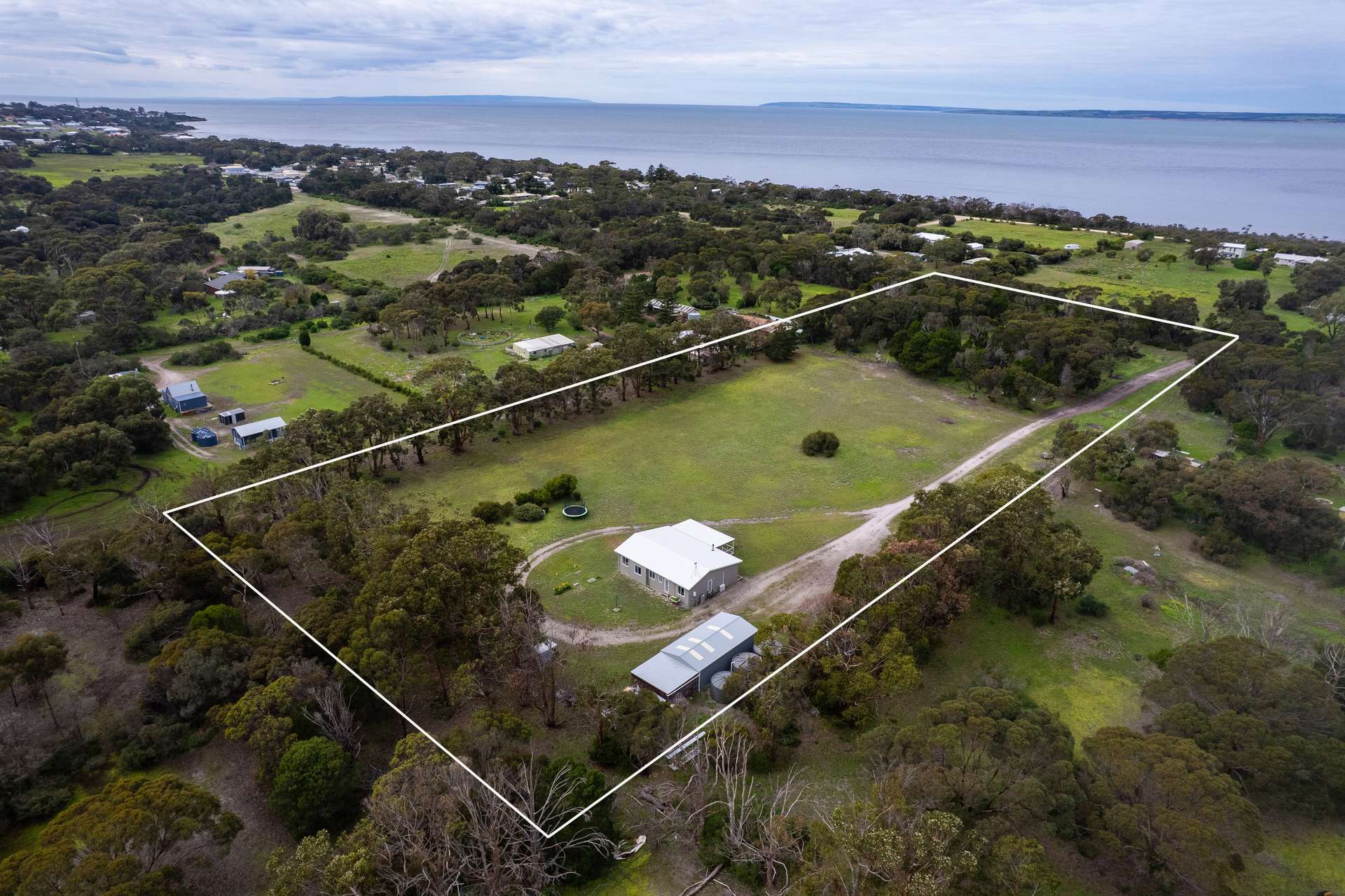 57 Links Road, Brownlow Ki For Sale by Farmbuy.com - image 2