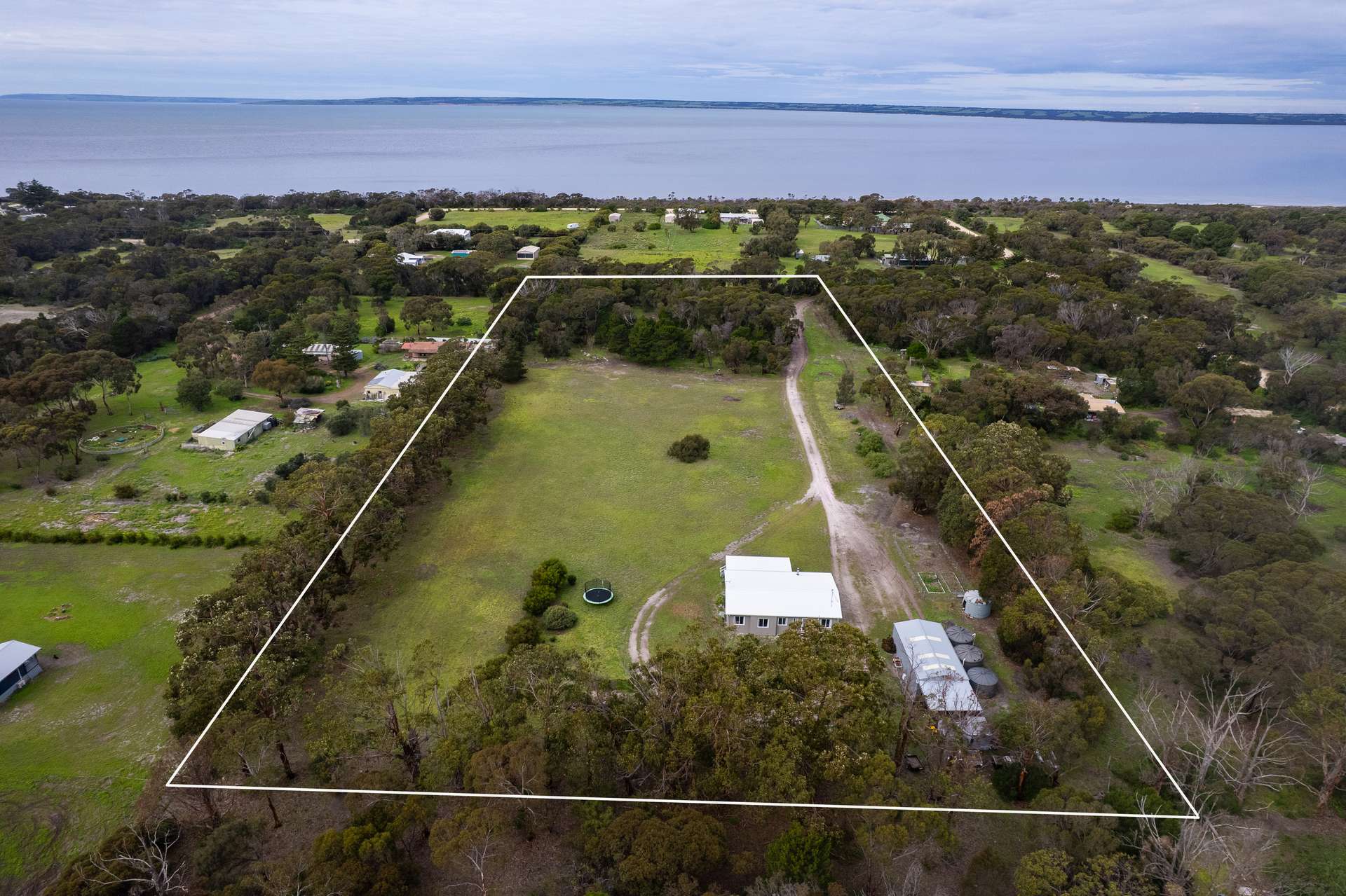 57 Links Road, Brownlow Ki For Sale by Farmbuy.com - image 21