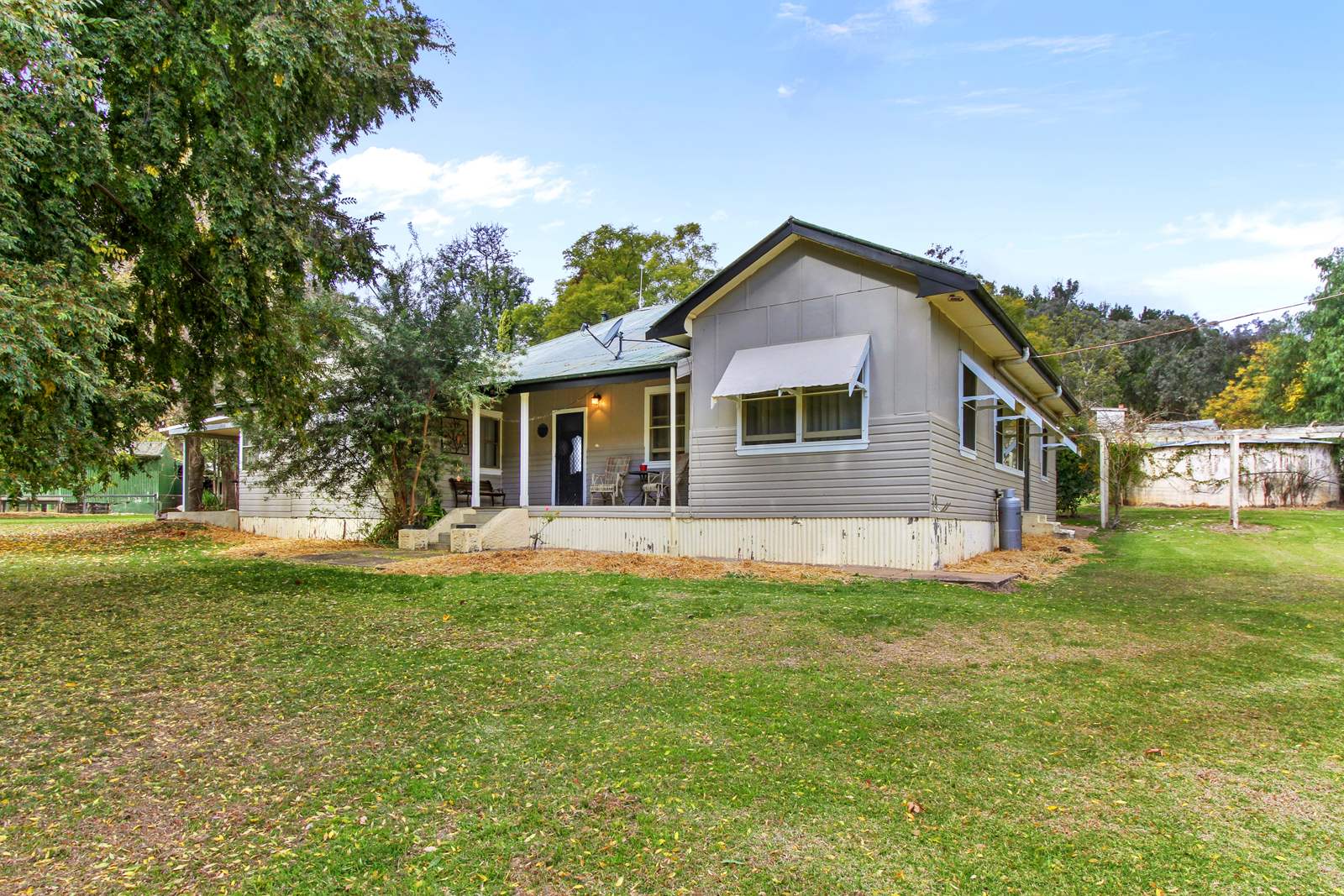 "Spring Valley" 2707 Glen Barra Road, Manilla For Sale by Farmbuy.com - image 1
