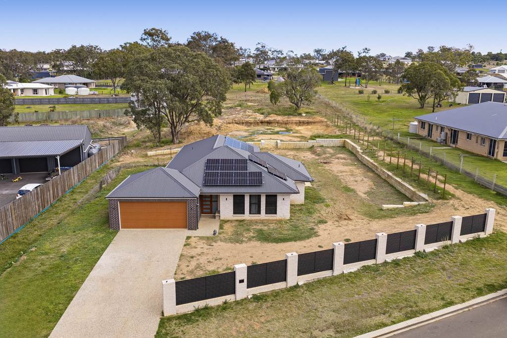 14 Farmer Drive, Meringandan West QLD 4352