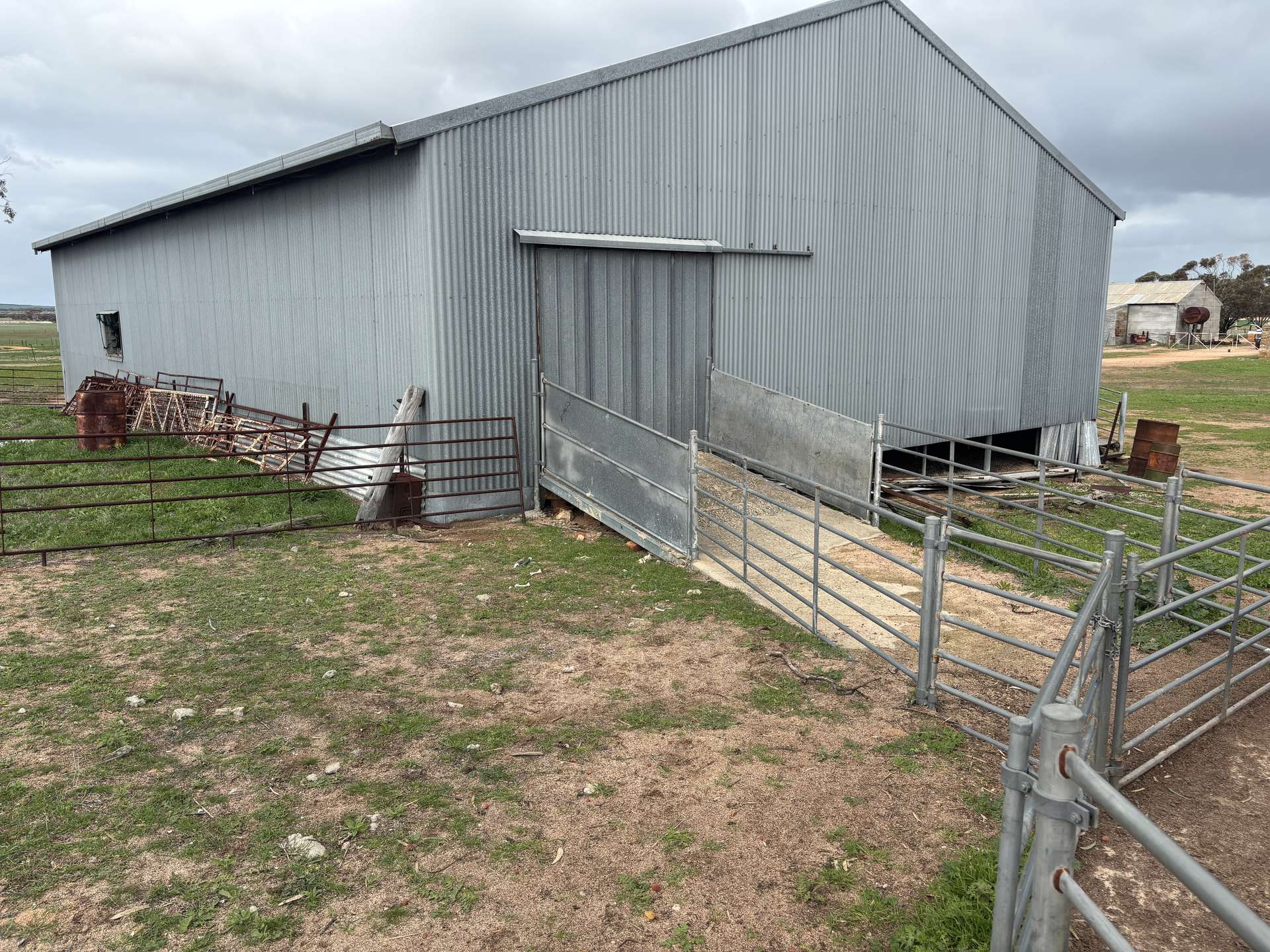 . Zis's And Garbin's, Bruce Rock Auction by Farmbuy.com - image 13