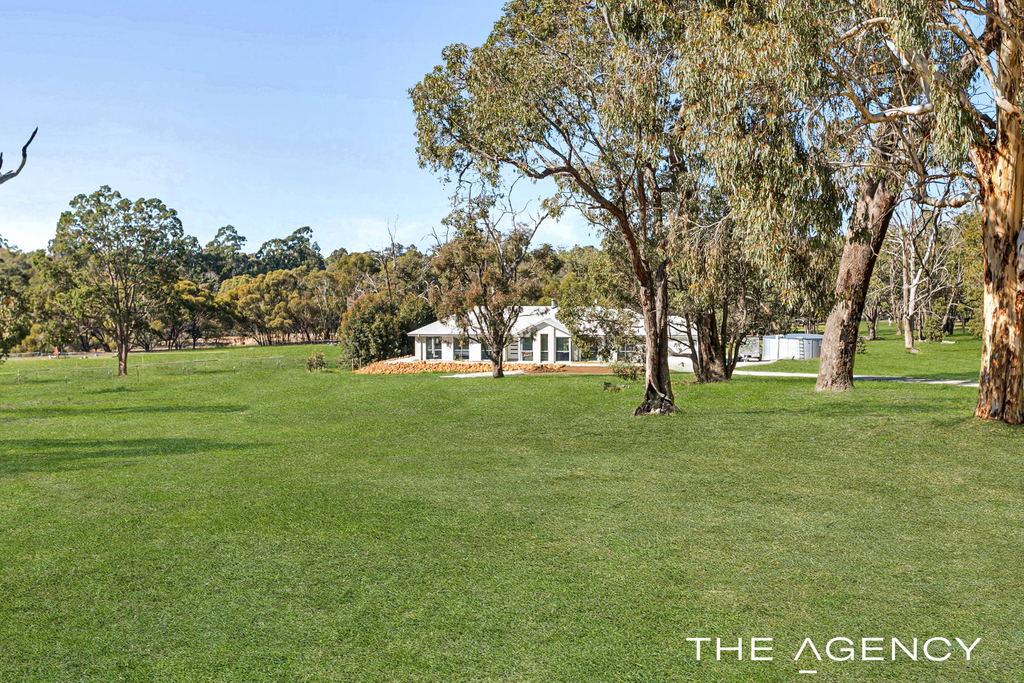 13 Bridgeman Road, Bakers Hill WA 6562