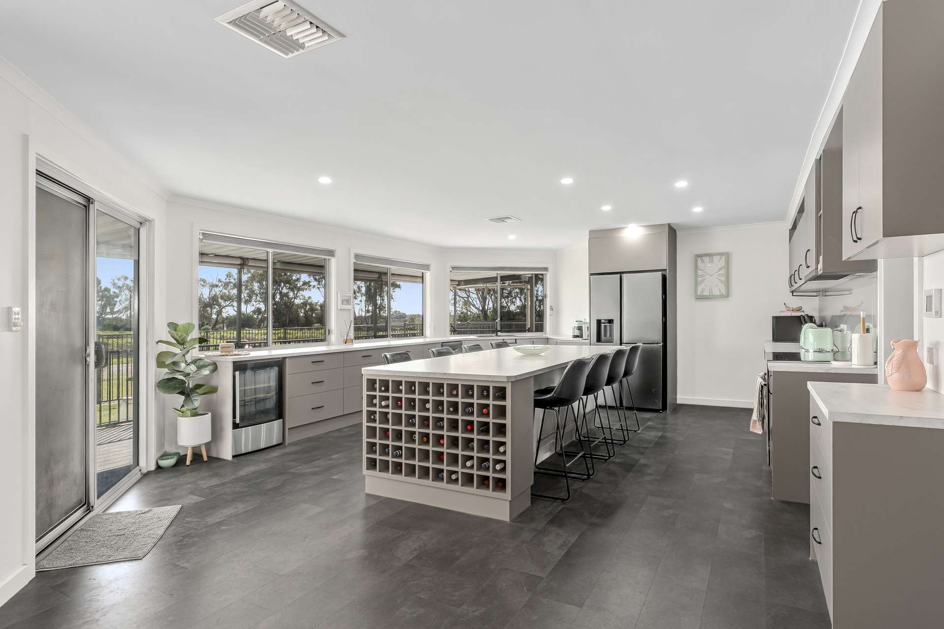 232 Begara Street, Renmark For Sale by Farmbuy.com - image 6
