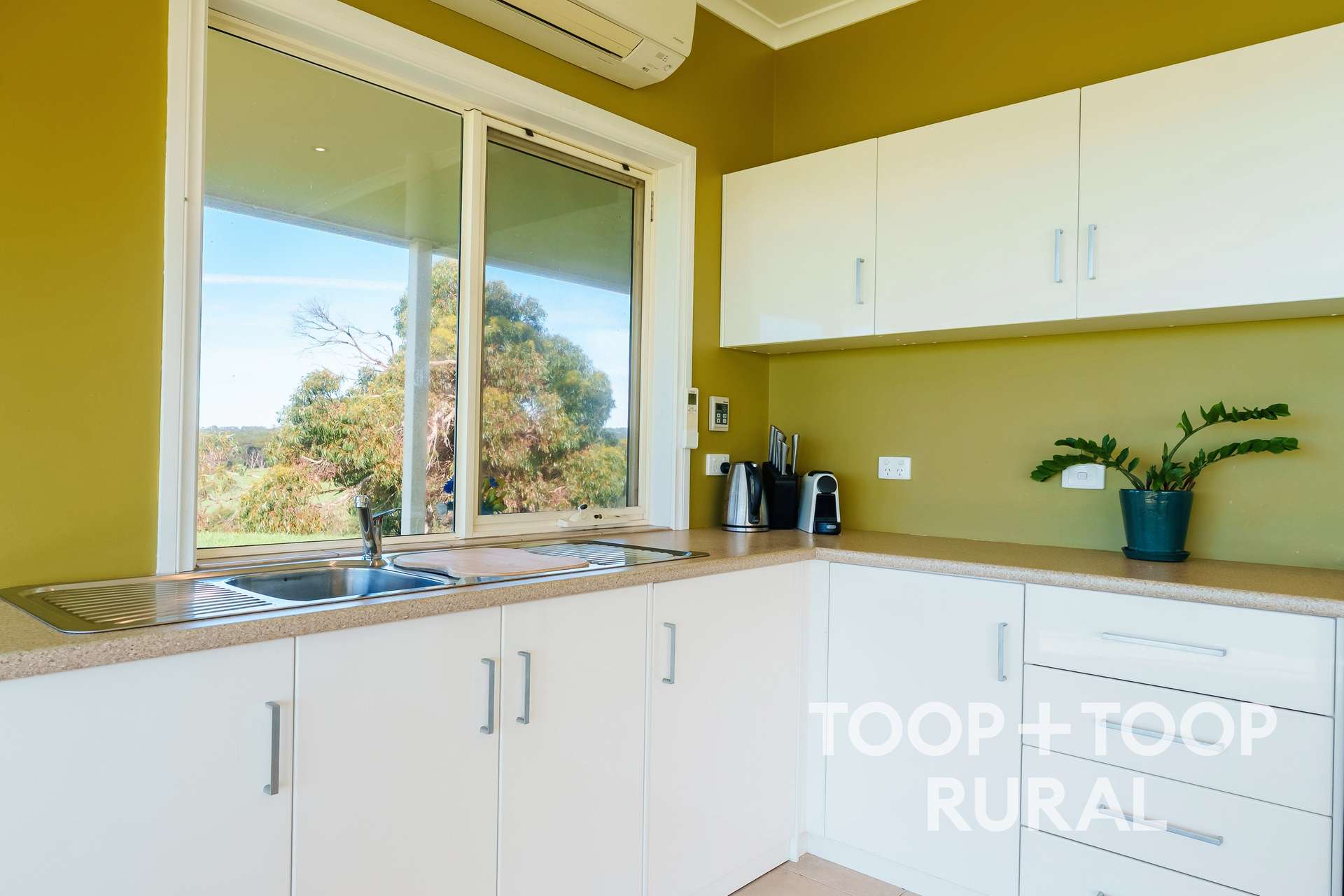 2021 North Coast Road, Wisanger For Sale by Farmbuy.com - image 16