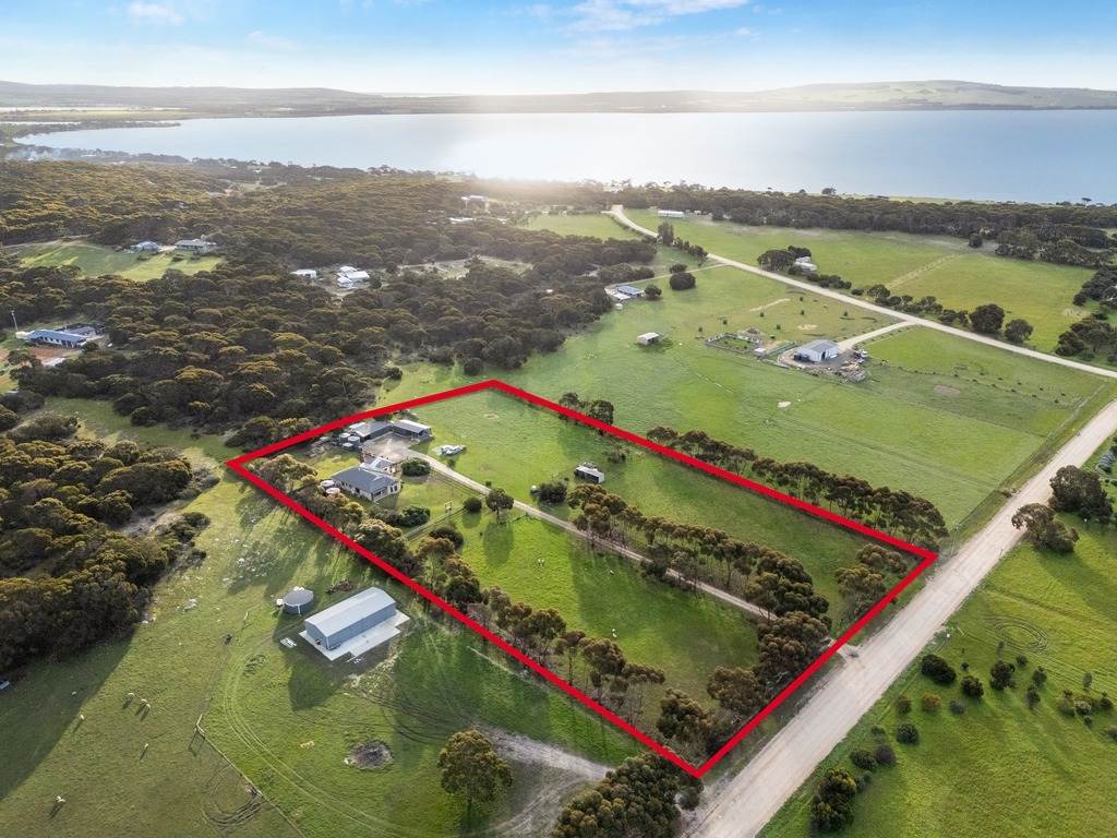 19 Summervista Boulevard, Kingscote For Sale by Farmbuy.com - image 1
