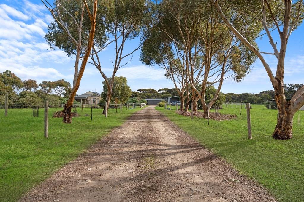 19 Summervista Boulevard, Kingscote For Sale by Farmbuy.com - image 4