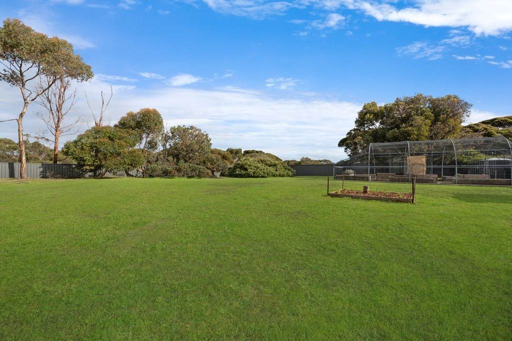 19 Summervista Boulevard, Kingscote For Sale by Farmbuy.com - image 35
