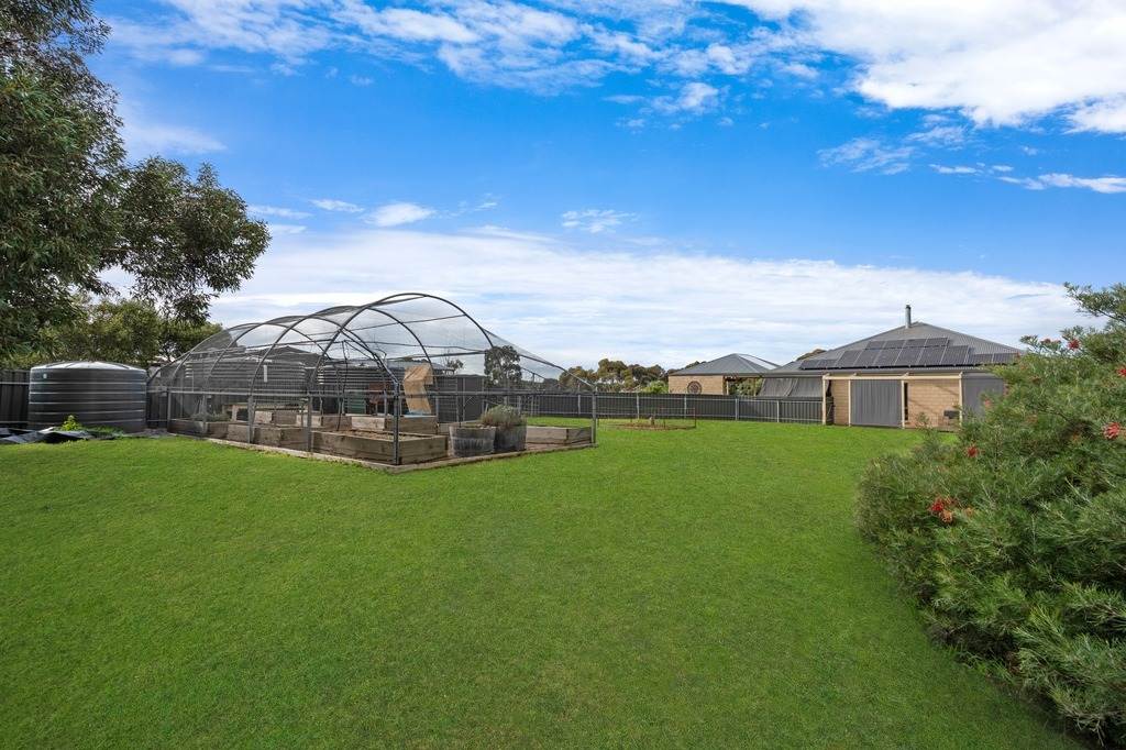 19 Summervista Boulevard, Kingscote For Sale by Farmbuy.com - image 34