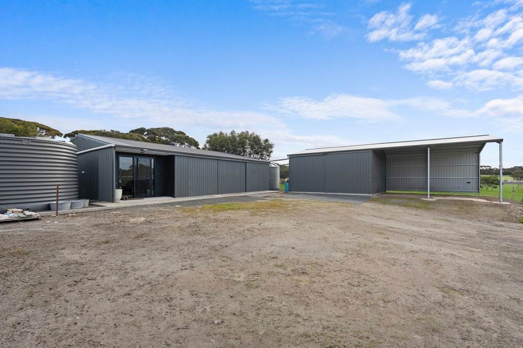 19 Summervista Boulevard, Kingscote For Sale by Farmbuy.com - image 27