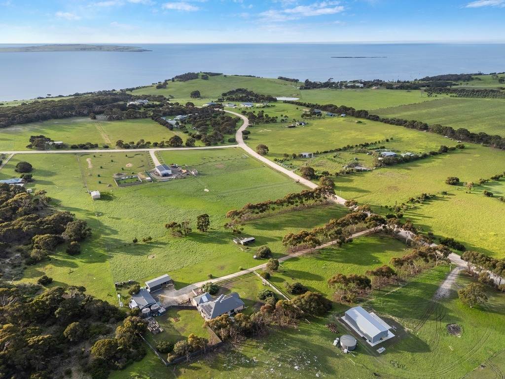 19 Summervista Boulevard, Kingscote For Sale by Farmbuy.com - image 33