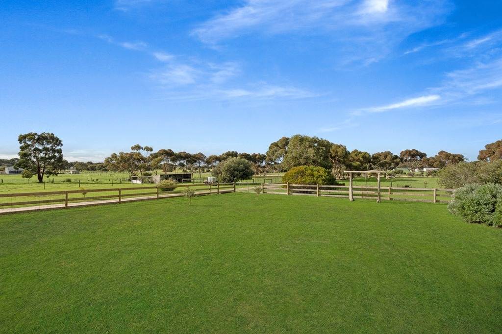 19 Summervista Boulevard, Kingscote For Sale by Farmbuy.com - image 6