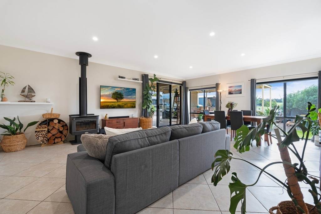 19 Summervista Boulevard, Kingscote For Sale by Farmbuy.com - image 12