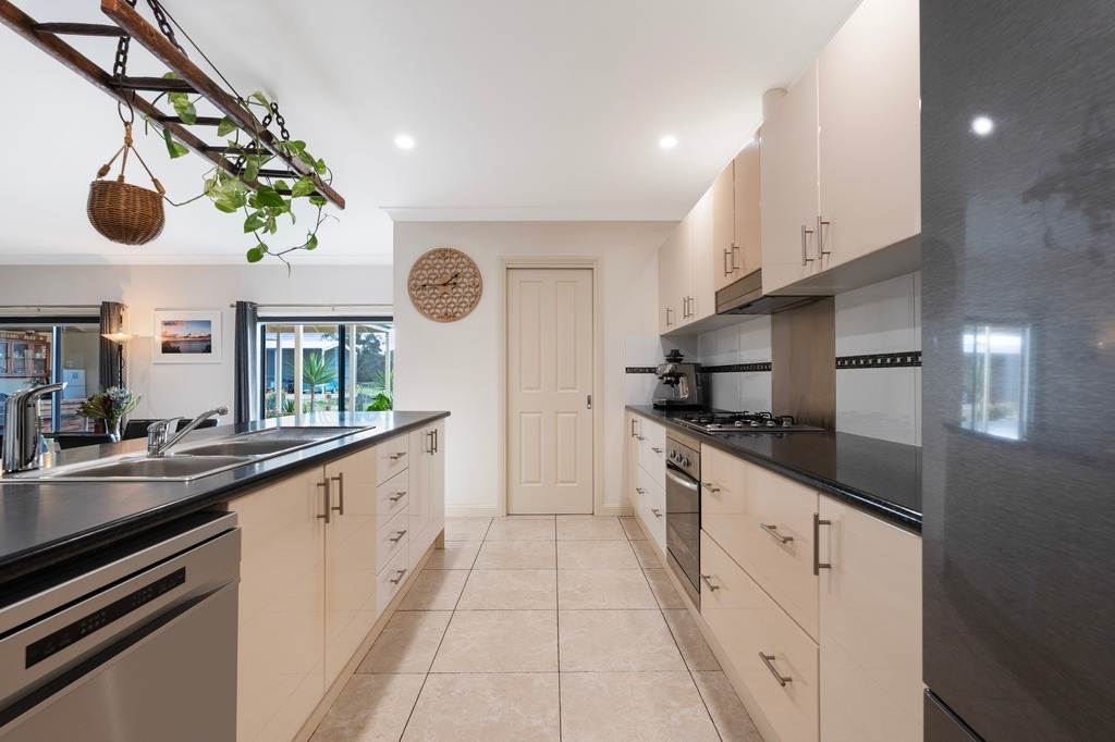 19 Summervista Boulevard, Kingscote For Sale by Farmbuy.com - image 14