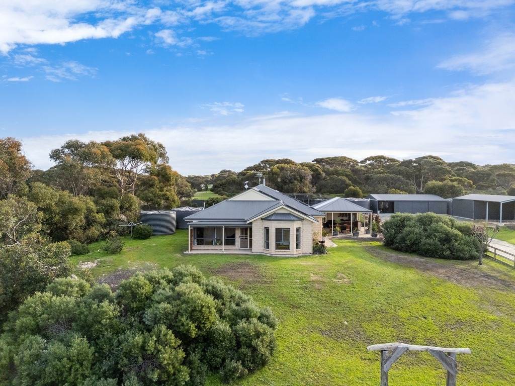 19 Summervista Boulevard, Kingscote For Sale by Farmbuy.com - image 5