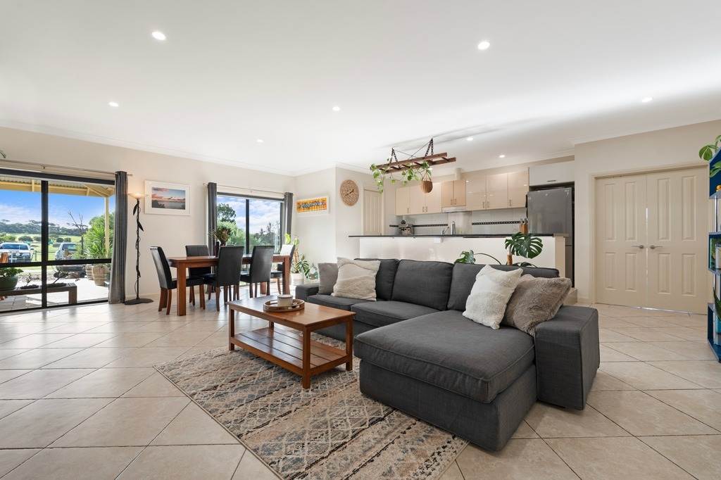 19 Summervista Boulevard, Kingscote For Sale by Farmbuy.com - image 11