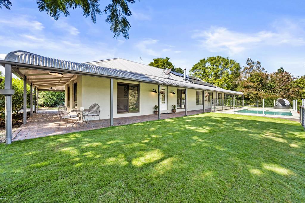 27 Westbourne Drive, Wights Mountain QLD 4520