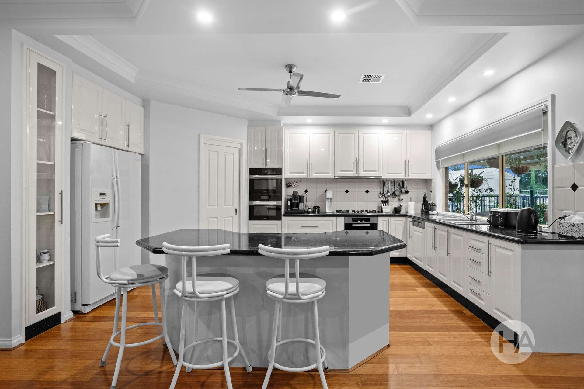 18 Raymond Street, Somerville For Sale by Farmbuy.com - image 2