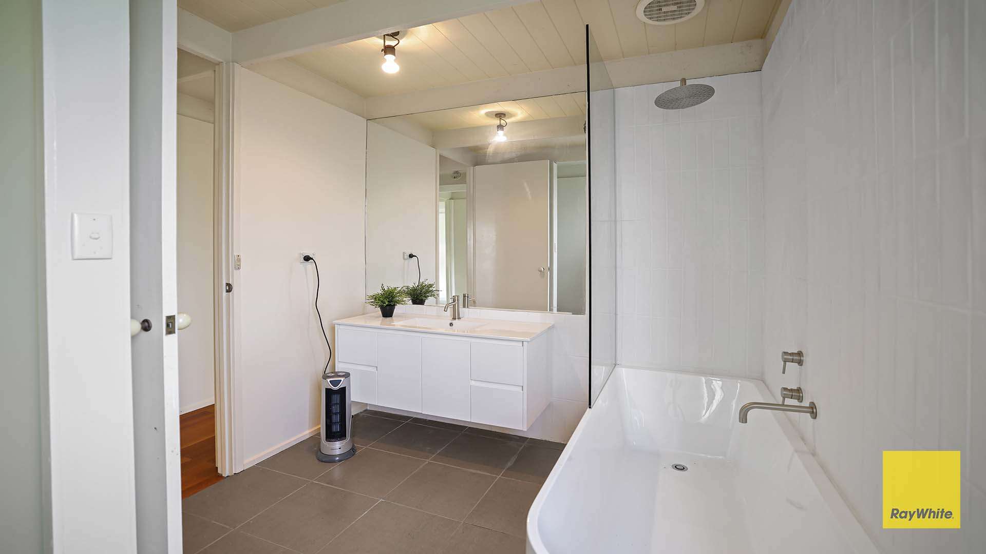 890 Harding Lawson Road, Fish Creek For Sale by Farmbuy.com - image 10