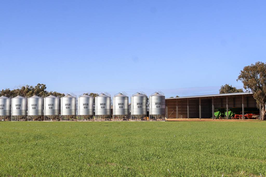 1724 Arthur Road, Moonyoonooka WA 6532
