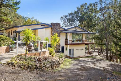 Farm For Sale - VIC - Taylor Bay - 3713 - Impressive Absolute Lakefront Holiday Retreat - Suit large families 