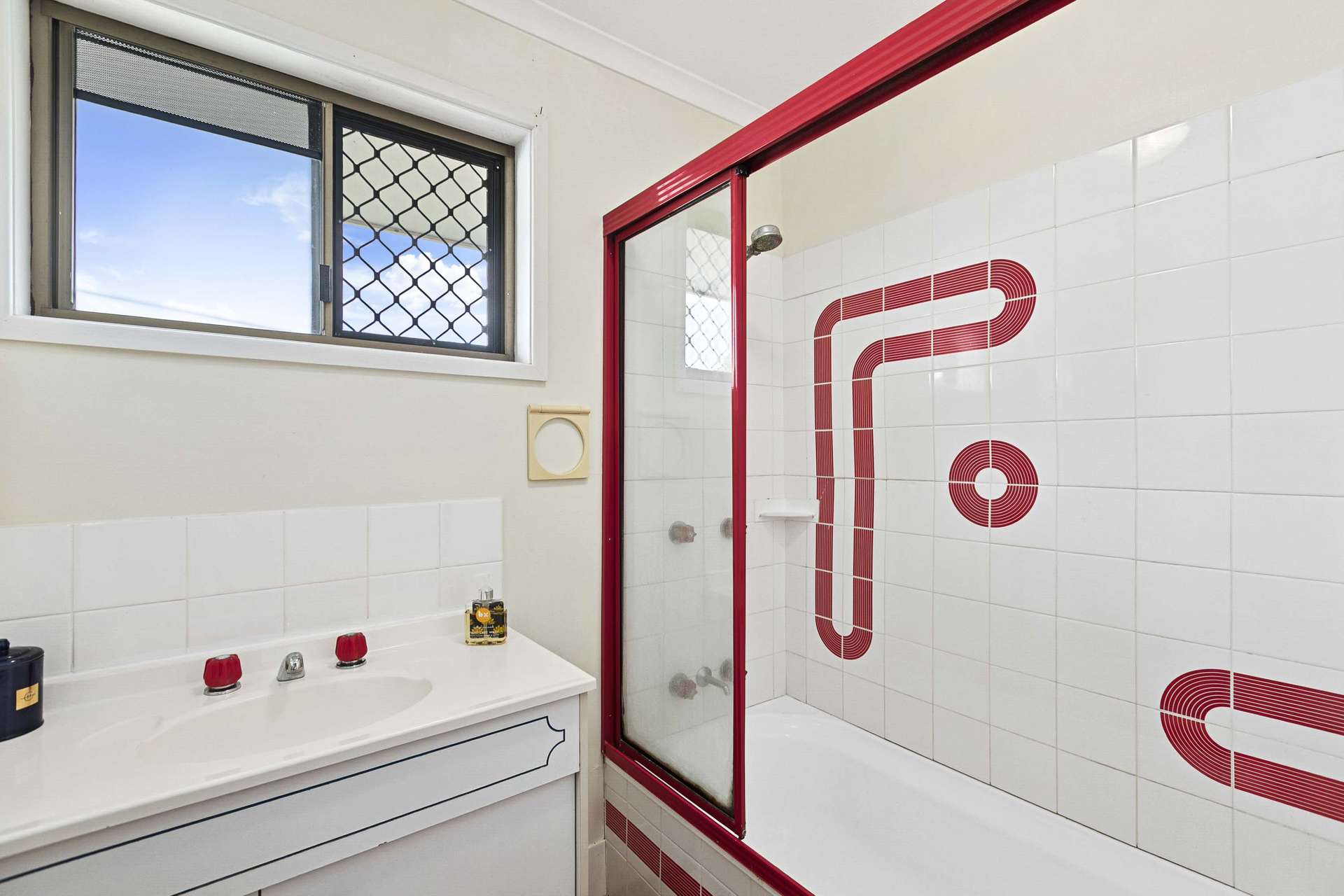 27-29 Orchid Avenue, Urangan For Sale by Farmbuy.com - image 13