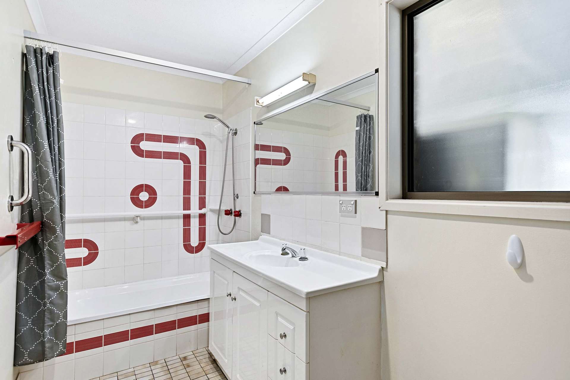 27-29 Orchid Avenue, Urangan For Sale by Farmbuy.com - image 9