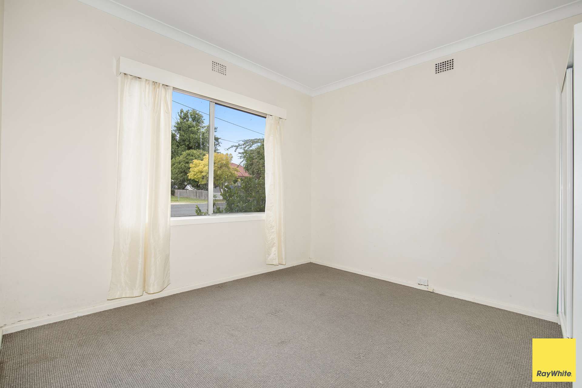 207 Dumaresq Street, Armidale Auction by Farmbuy.com - image 9