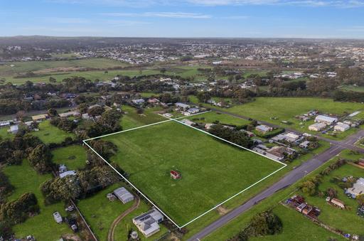 Farm For Sale - VIC - Hamilton - 3300 - Small acreage close to town 