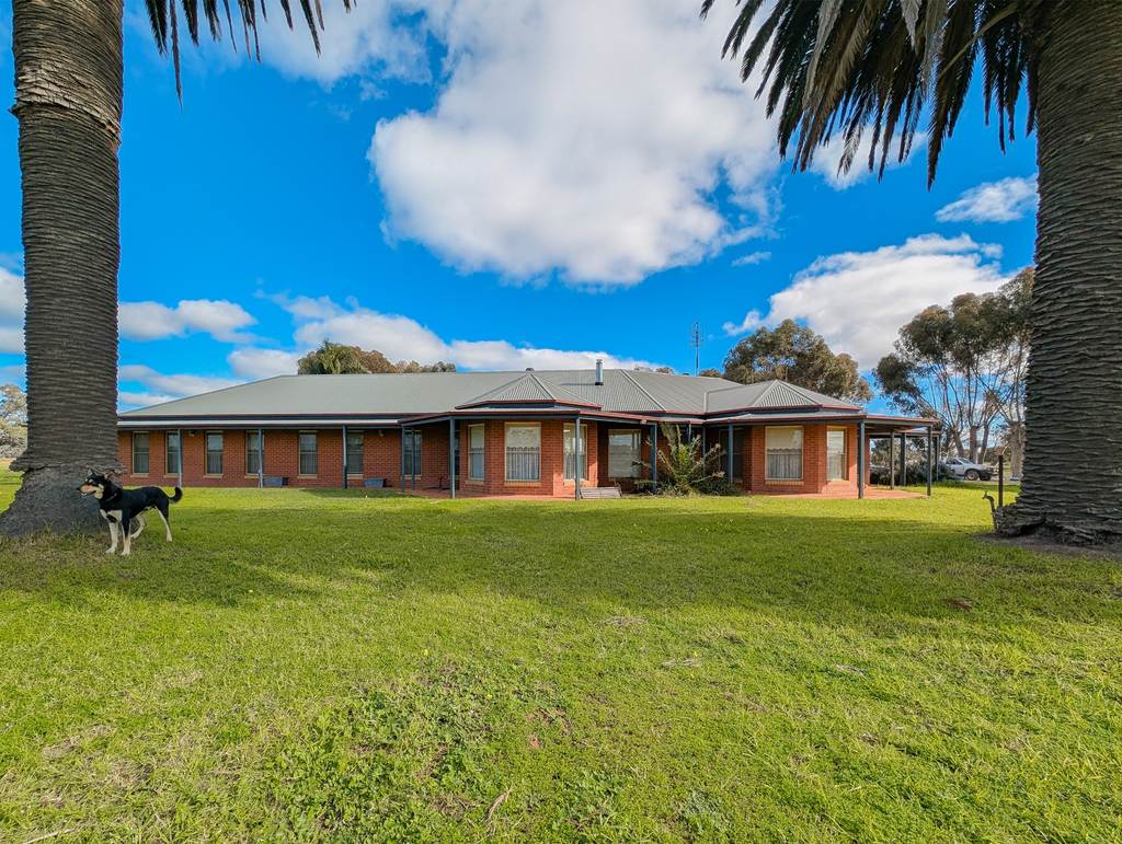 614 Nullabooma Road, Wakool NSW 2710