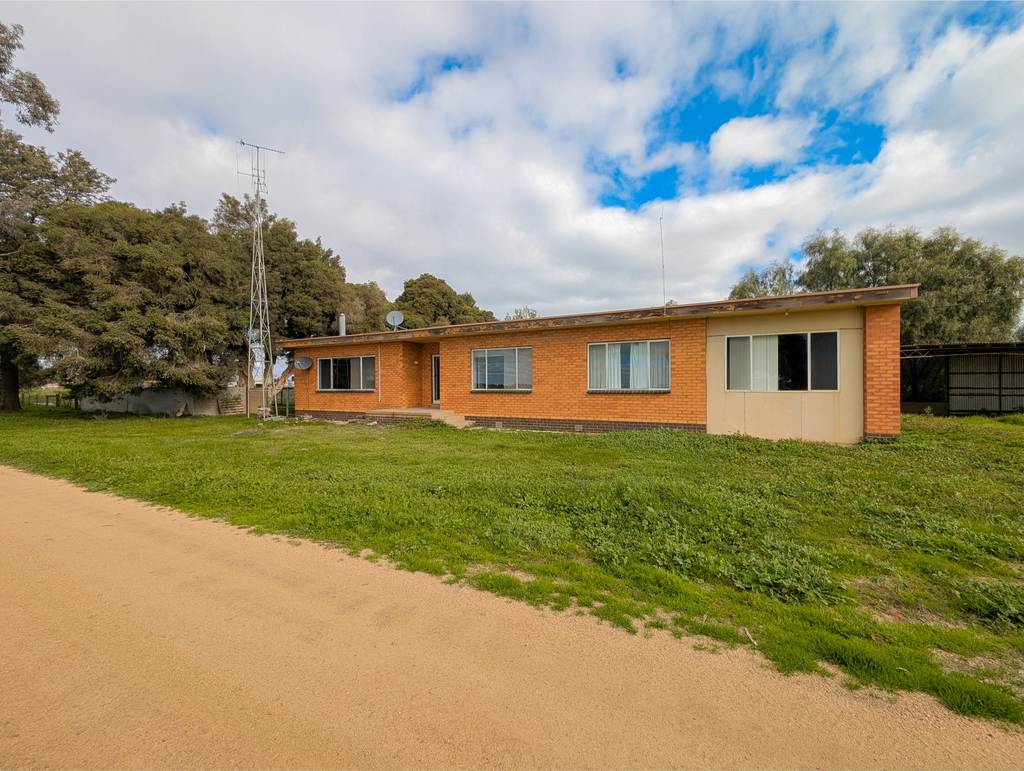 142 Walker Lane, Wakool NSW 2710