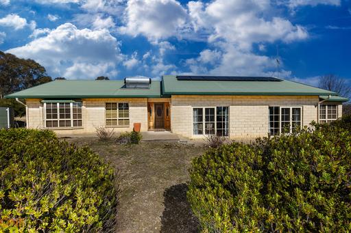 Farm For Sale - NSW - Orange - 2800 - Peaceful acreage setting with room to enjoy, relax and create your ideal lifestyle 
