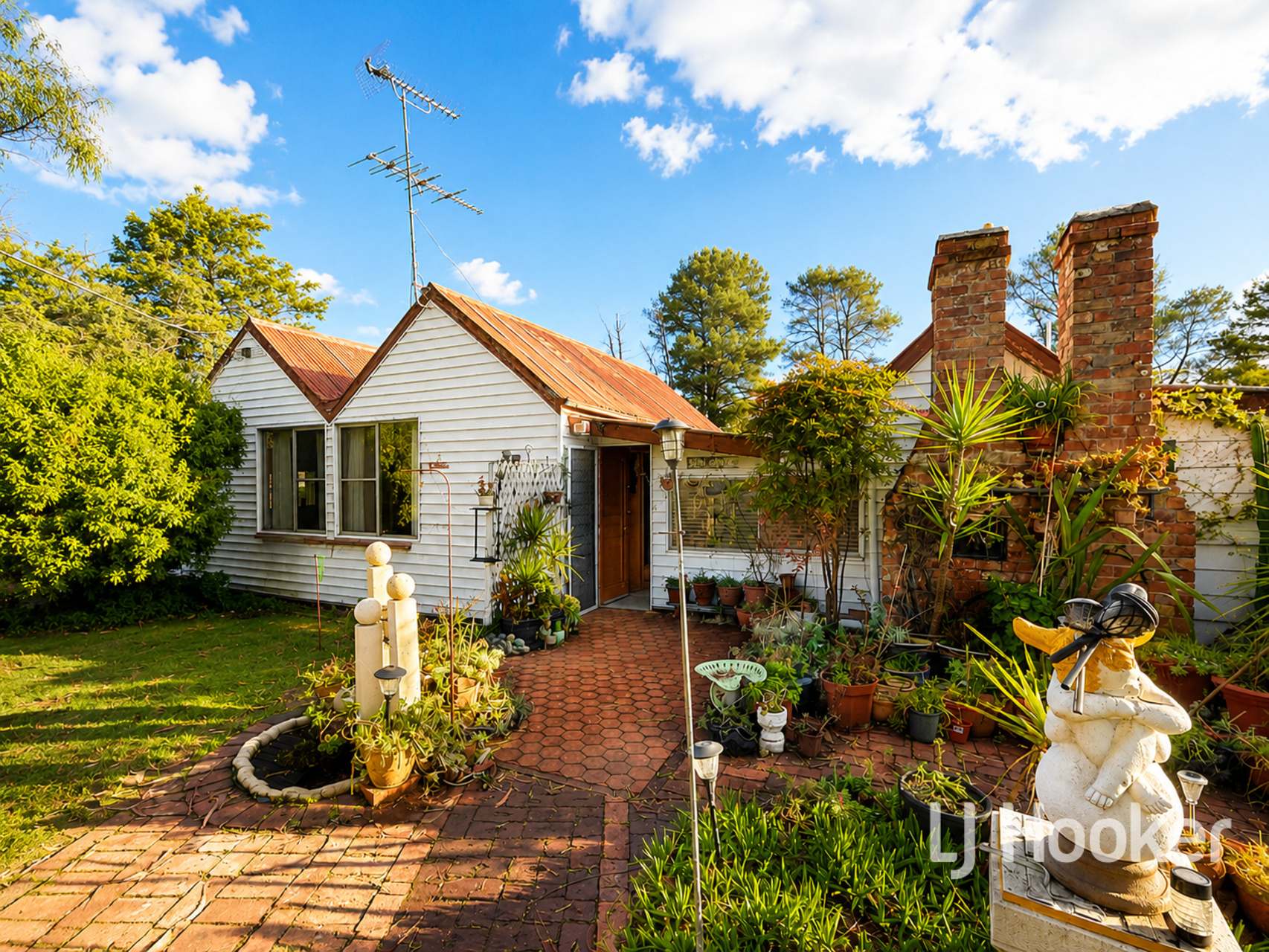 11 Swimming Pool Road, Tingha For Sale by Farmbuy.com - image 1