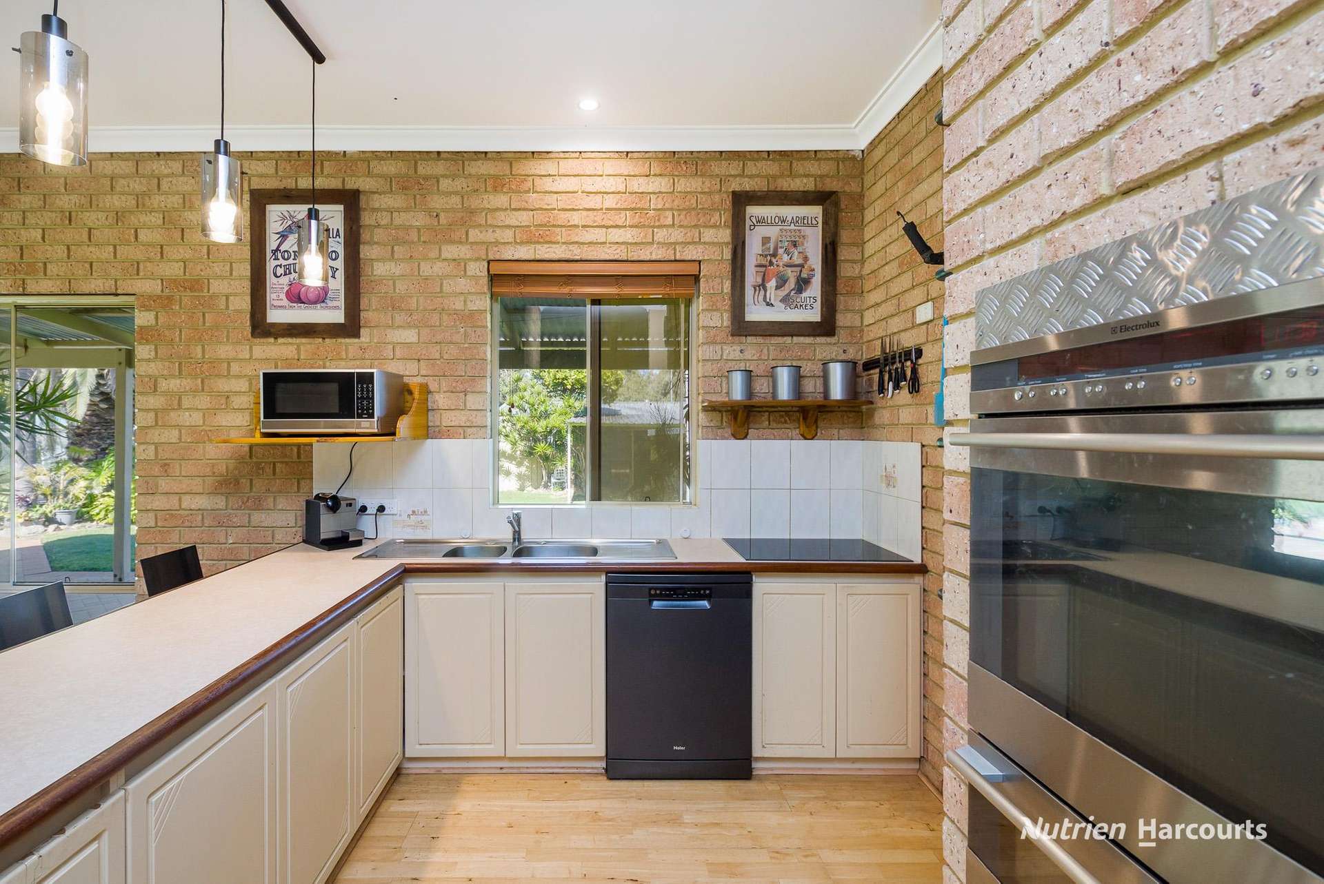 74 Birdwood Drive, Woodridge For Sale by Farmbuy.com - image 7