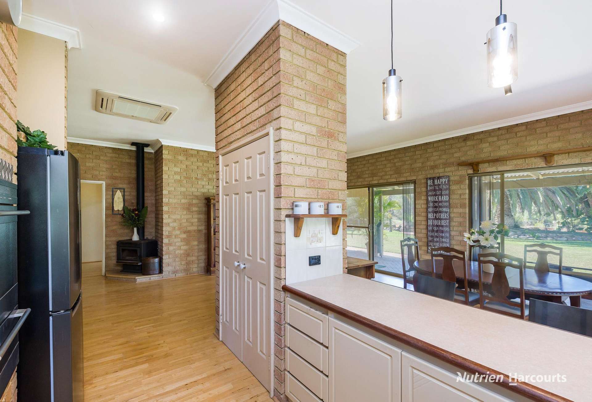 74 Birdwood Drive, Woodridge For Sale by Farmbuy.com - image 8
